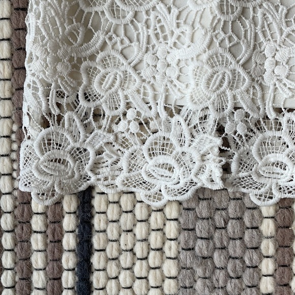 White lace top - Picture 3 of 6